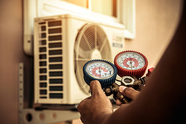 Professional Hvac technician working in Sioux Rapids, IA